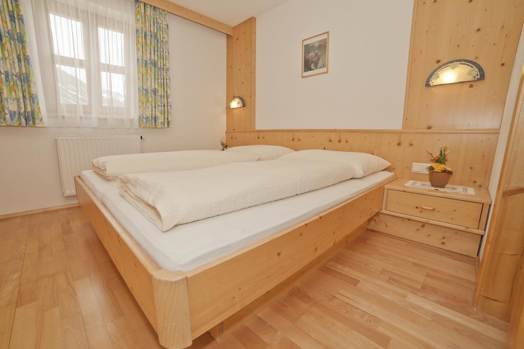 Chasa Per La Punt Apartment Galtuer Phòng bức ảnh
